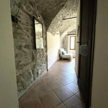 アパート House In The Rock